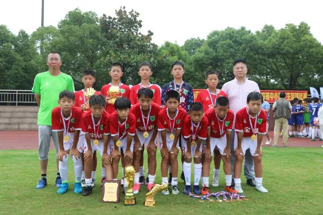 约基奇35+16爱德华兹30+8+8 掘金险胜森林狼